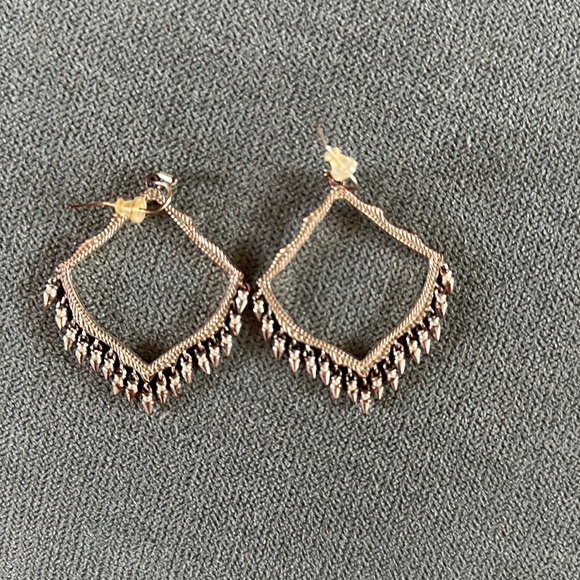 Kendra Scott gold earrings - Picture 1 of 3